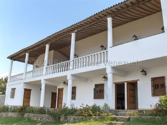 César Bullones Vende Excelente Hotel Colonial Turístico En Cubiro, Lara 25-12420