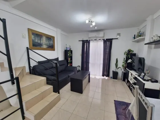 Triplex De 3 Ambientes Con Cochera