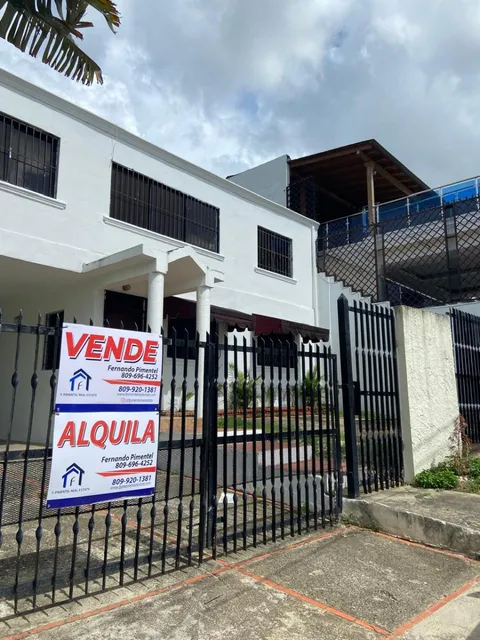Casa De Esquina Altos De Arroyo Hondo 2 De 4 Habitaciones, Rentada En 50mil Pesos Como Inversion