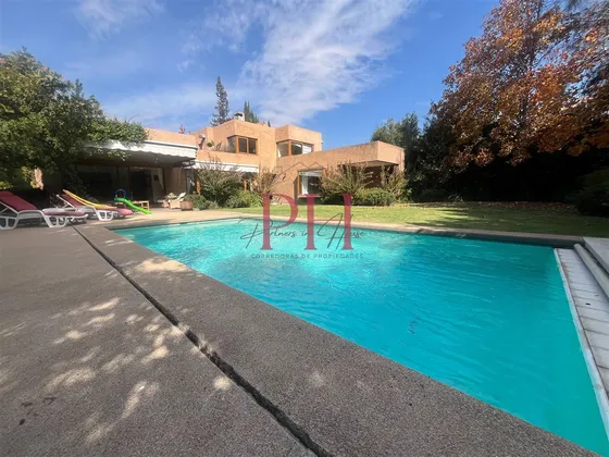 Casa En Venta En Lo Barnechea Sector Manquehue Oriente