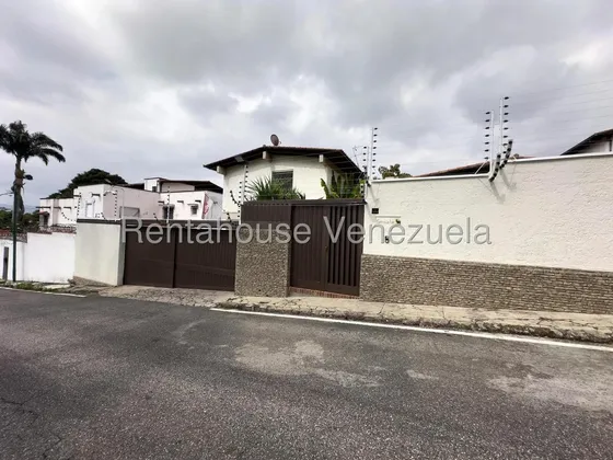 Np Quinta En Venta En Los Chorros , Remodelada Yf 26-18948
