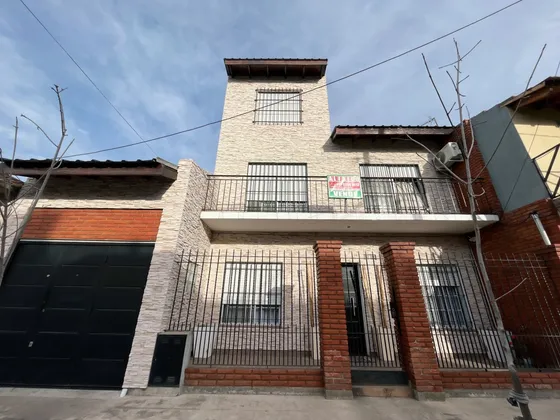Casa De 8 Ambientes En Venta -  Libertad - Acepta Permuta Menor Valor