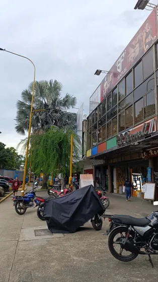 Local En Alquiler C.c Roosevelt 2 Av Bolivar                        Jc-lp
