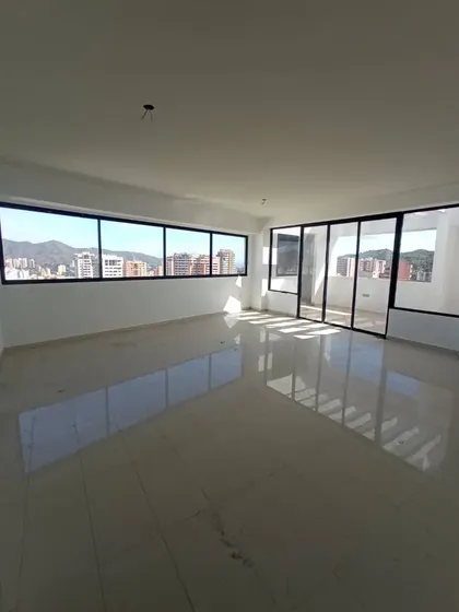 Yuraima Segura Vende Penthouse Res. Puerto Alegre Valencia
