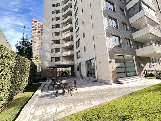 Departamento En Venta De 2 Dorm. En Las Condes