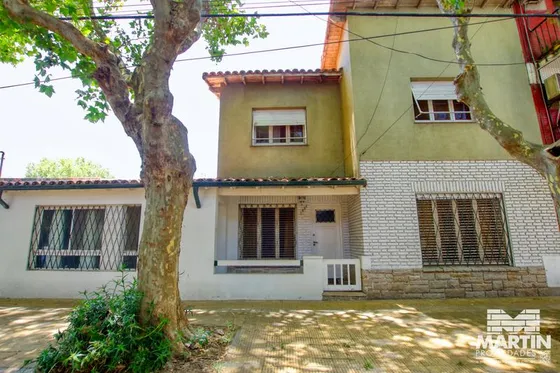 Chalet Ideal Para Dos Familias Con Jardín Y Terraza - Martínez, Excelente Ubicación