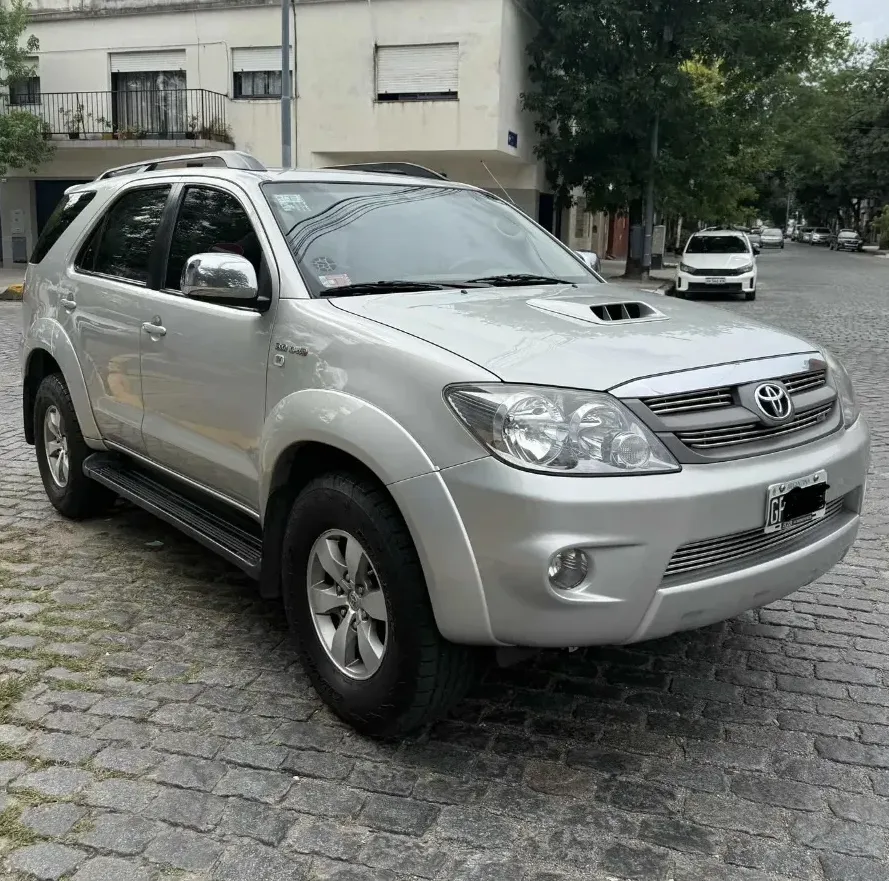 Toyota Hilux SW4 3.0 Srv Cuero 4X4