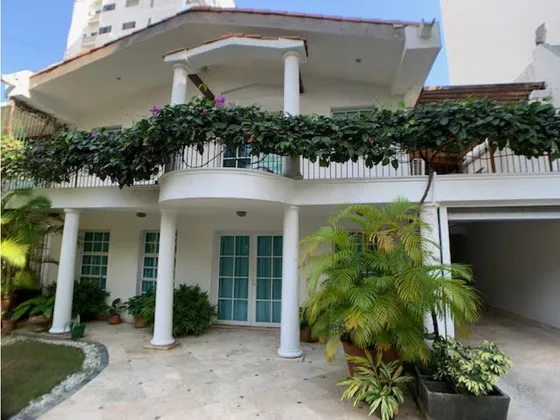 Venta Casa A Una Cuadra Del Mar Castillogrande