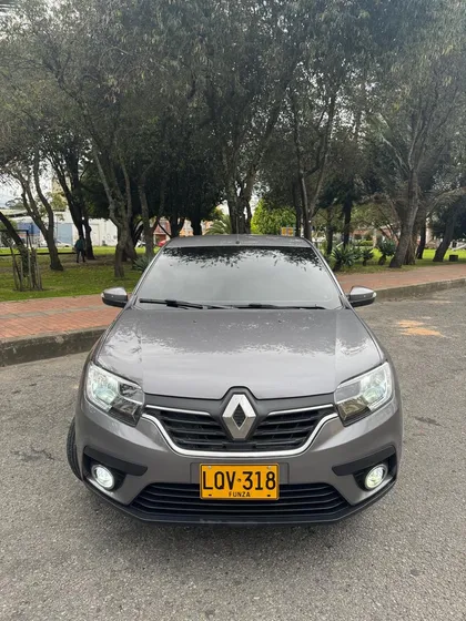 Renault Logan 1.6 Privilege / Intens