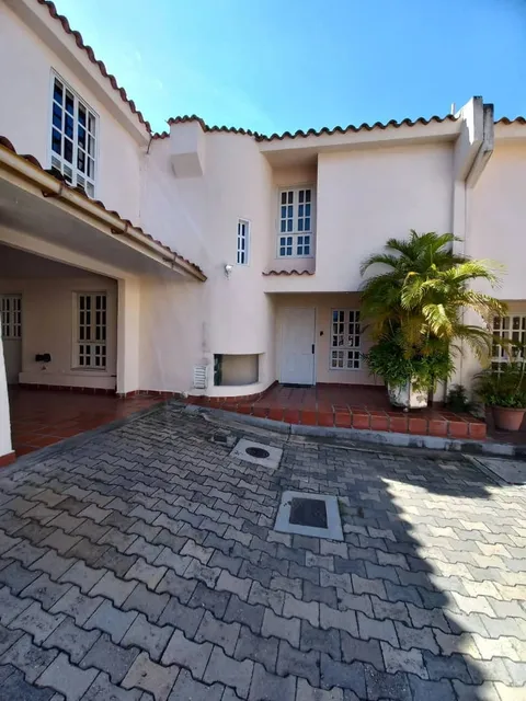 En Venta Tonwhouse En Conjunto Cerrada Con Vigilancia Privada Mañongo