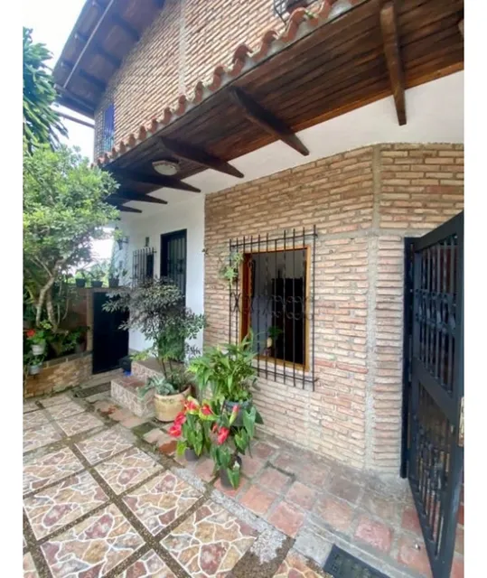 Se Vende Casa/ Alquila 317 M2 3h/3b/4p Las Marias 4389
