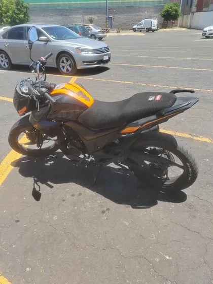 Color Naranja Con Negro, Detalles Estéticos