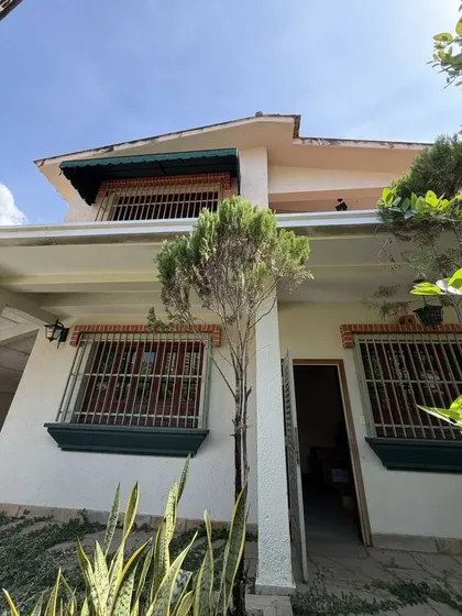 Annic Coronado Vende Casa A Remodelar En El Bosque, Calle Cerrada Con Doble Vigilancia 329344