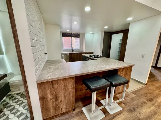 Penthouse Dúplex De Lujo En Laureles, 2 Parqueaderos, Totalmente Remodelado