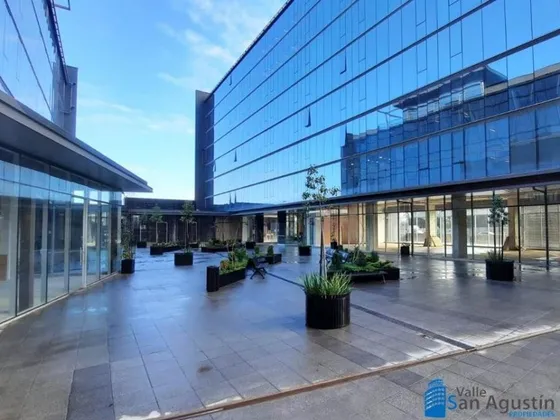 Moderna Y Amplia Oficina Centro Pichimapu: 73 M2 / 2 Estac.