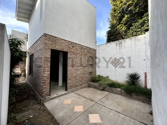 Venta Duplex 2 Ambientes A Estrenar En Castelar Norte Con Cochera