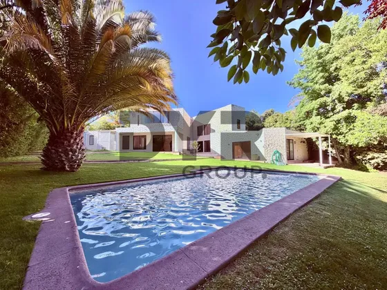 Casa En Venta En Los Dominicos Las Condes