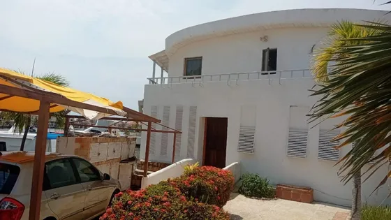 Vendo En Casa Bote A Canal Principal, Sobre Terreno Doble