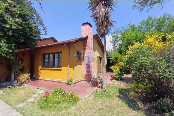 Excepcional Casa En Gran Terreno/ Premio Nobel