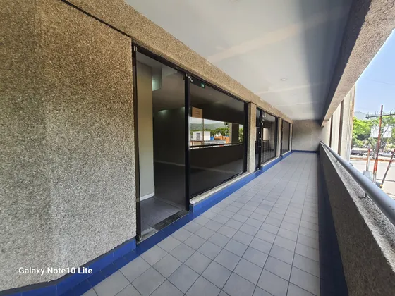 Consultorio Médico En Alquiler Av Bolivar Valencia. Cerca De La Libreria La Alegria Una Excelente Oportunidad De Tener Tu Propio Consultorio, Edificio Cuenta Con Planta 50%. Dapo
