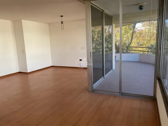 Departamento En Venta De 3 Dorm. Metro Los Leones