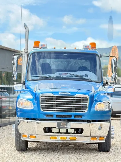 Freightliner M2106
