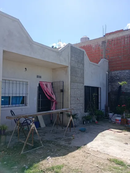 Casa De De 3 Amplios Ambientes, Todos Los Servicios 