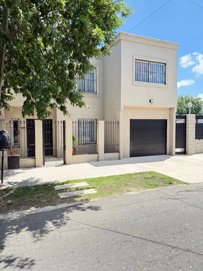 Venta Casa 3 Dormitorios José C. Paz Con Cochera