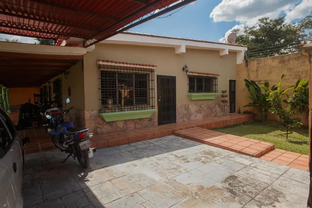 Casa En Venta Ubicada En Colinas De Guataparo Valencia Carabobo 25-10249 Eloisa Mejia