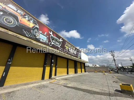 26-16076descripción Amplio Local Comercial De 1,200 Mtrs2 Ubicado En La Zona Industrial 3 De La Ciudad, Una De Las Áreas Con Mayor Actividad Empresarial Y Logística. La Propiedad Se Encuentra En Una E