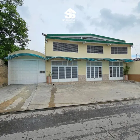 Se Alquila Local Comercial En Plena Avenida De Cagua, Amplio Y Comodo