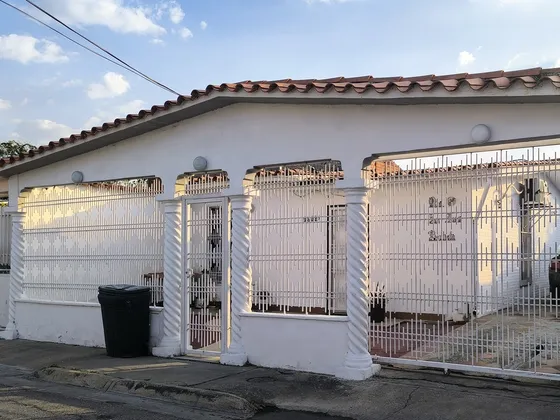 En Venta Casa En San Joaquín Los Robles Ata-