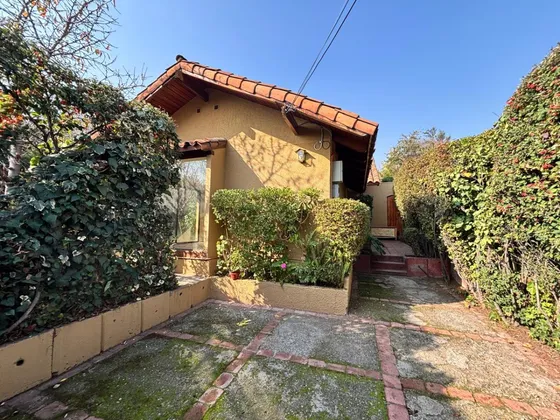 Amplia Casa En Arriendo