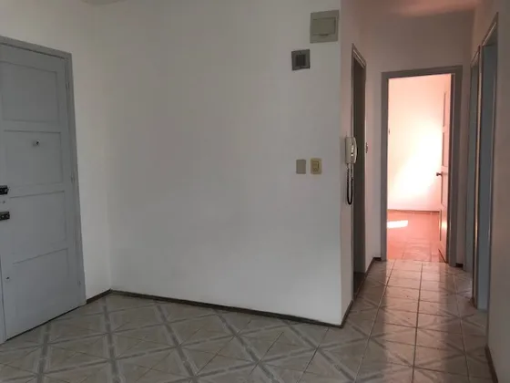 Amplio Apto, Muy Luminoso, Sobre Avenida, Se Vende Con Buena Renta