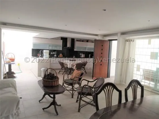 Tg Casa Remodelada En Venta En Santa Cecilia, Con Hermosa Terraza Y Vista Increíble 25-6858 Ys 