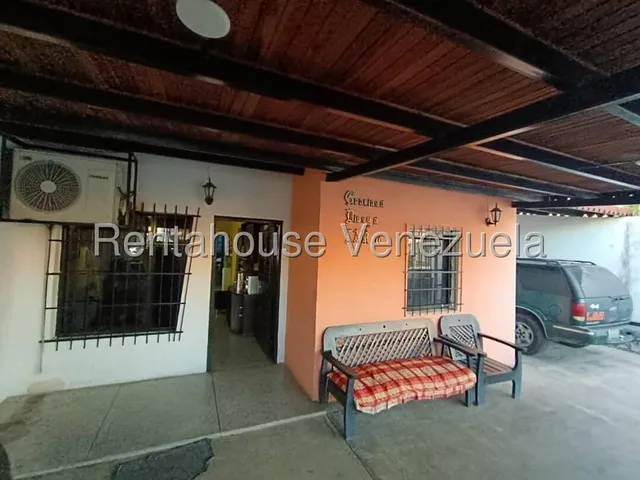 Casa En Venta Urb Villas Del Centro La Morita 1 Maracay Con Vigilancia Y Tanque De Agua Kg:25-12903