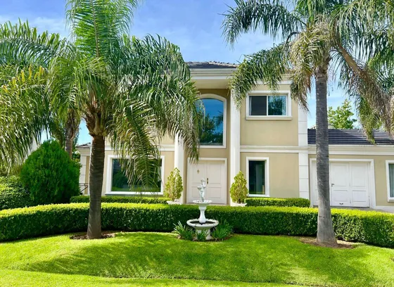 Impecable Casa En Venta En Barrio Privado Santa Ana