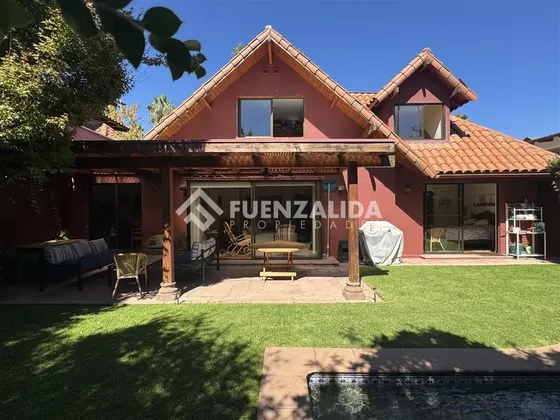 Casa En Venta De 5 Dorm. En Las Condes