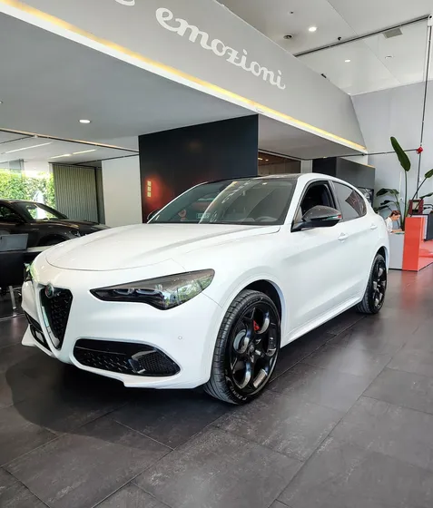 Alfa Romeo Stelvio 2.0 Turbo 280cv Tributo