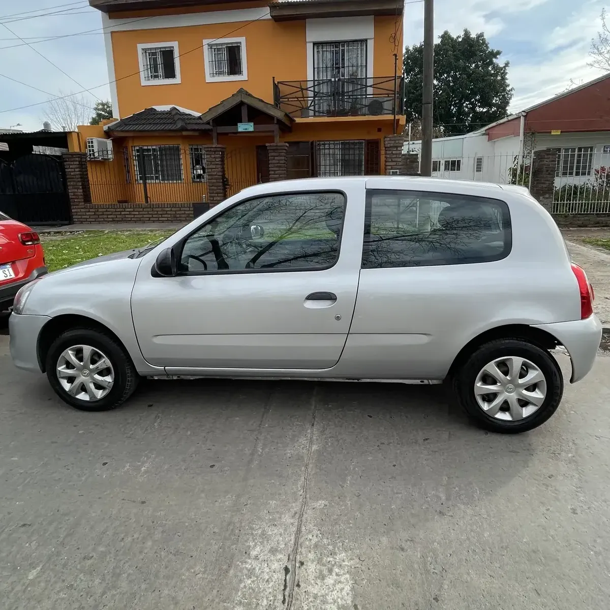 Renault Clio 1.2 Mío Authentique Pack Look