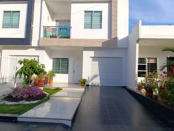 Casa En Venta La Castellana, Montería