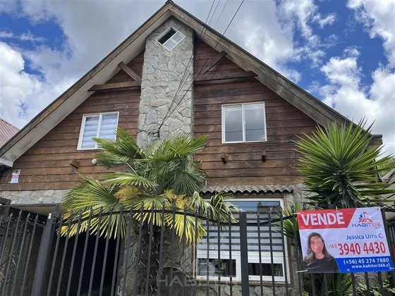 Casa En Venta De 4 Dorm. En Temuco