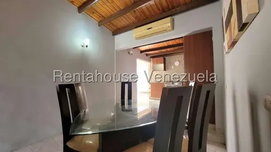 Ingris Camacaro Vende Bella Casa En Cabudare, Conjunto Cerrado Con Vigilancia Privada 24/7, La Casa Consta De 2 Habitaciones 2 Baños, Sala, Comedor, Cocina Completa, Patio... Mls #26-9243