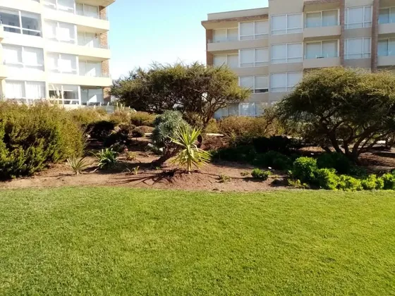 Se Vende Departamento 3 Dormitorios Y 2 Baños, 2 Estacionam