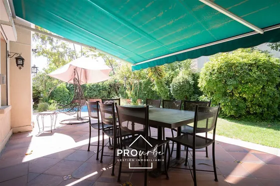 Casa En Venta De 6 Dorm. En Las Condes