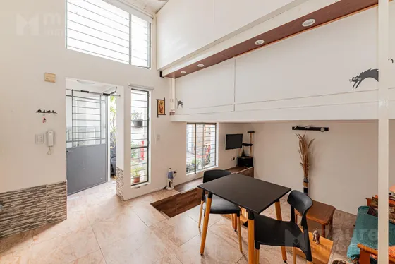 Venta. Ph. Villa Urquiza. 2 Ambientes. Con Patio.