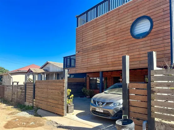 Casa A Pasos De La Playa En Pichilemu, 6 Dormitorios