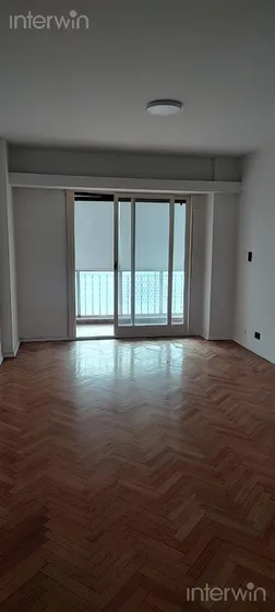 Departamento - 3 Ambiente - Con Balcón Y Espacio Guardacoche - Recoleta - Alquiler