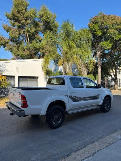 Toyota Hilux Pick-up 3.0 Cd Srv Cuero I 171cv 4x2