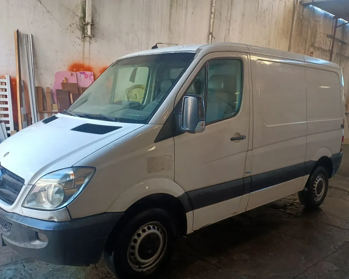 Mercedes-Benz Sprinter Furgão 2014 2.2 311 Curta 5p Mercedes-Benz Sprinter Furgão 2014 2.2 311 Curta 5p